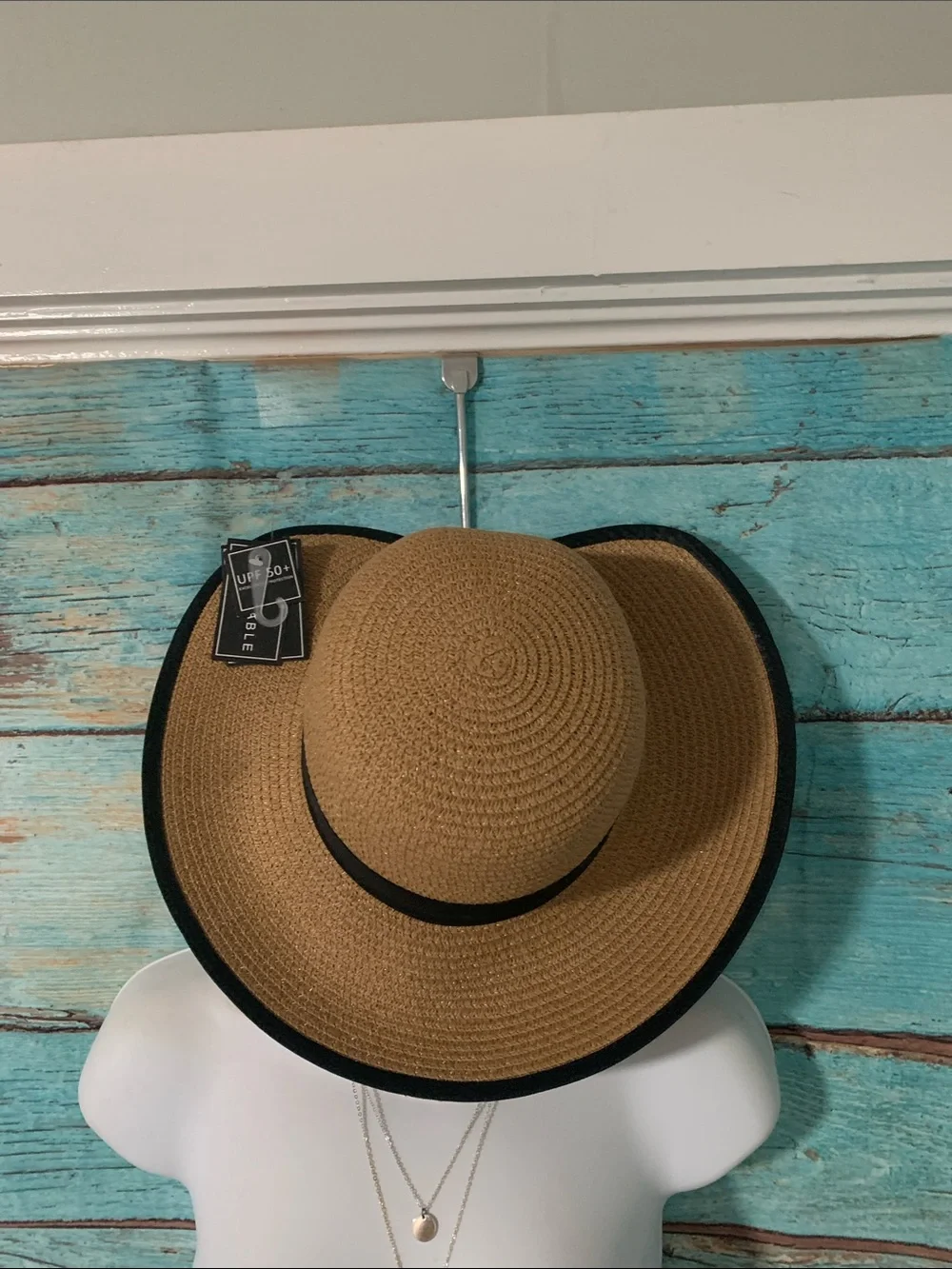 Wide brim straw sun / beach hat - new with tags